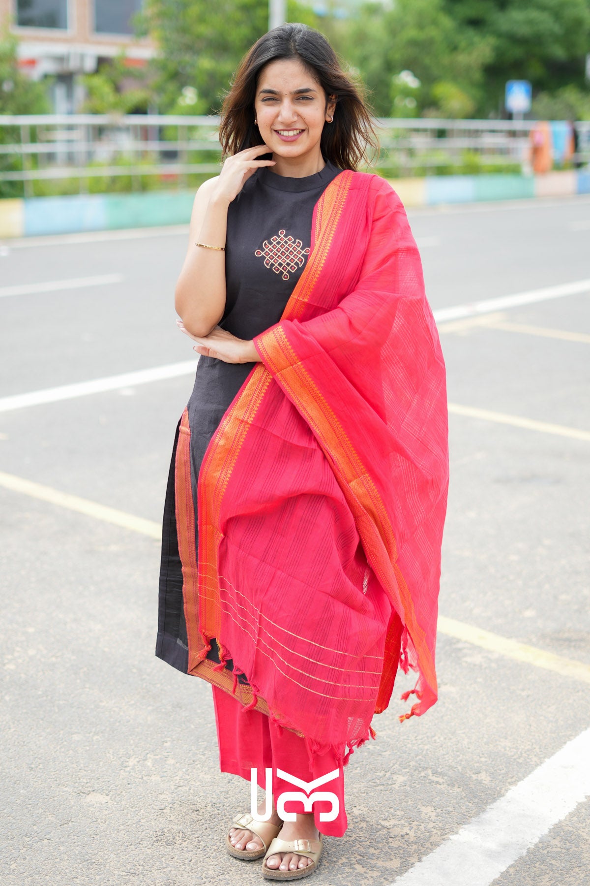 Kolam Handloom Kurta set (Dress) In Black