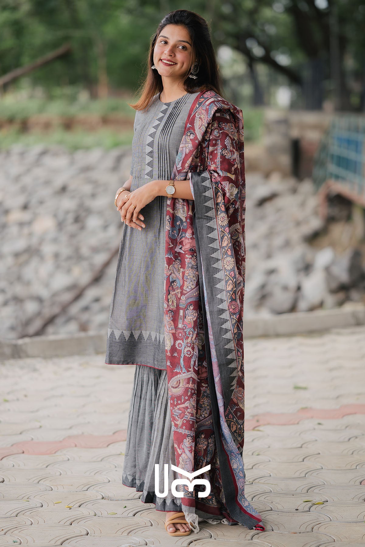 Raagvi Handloom Grey Sharara Set