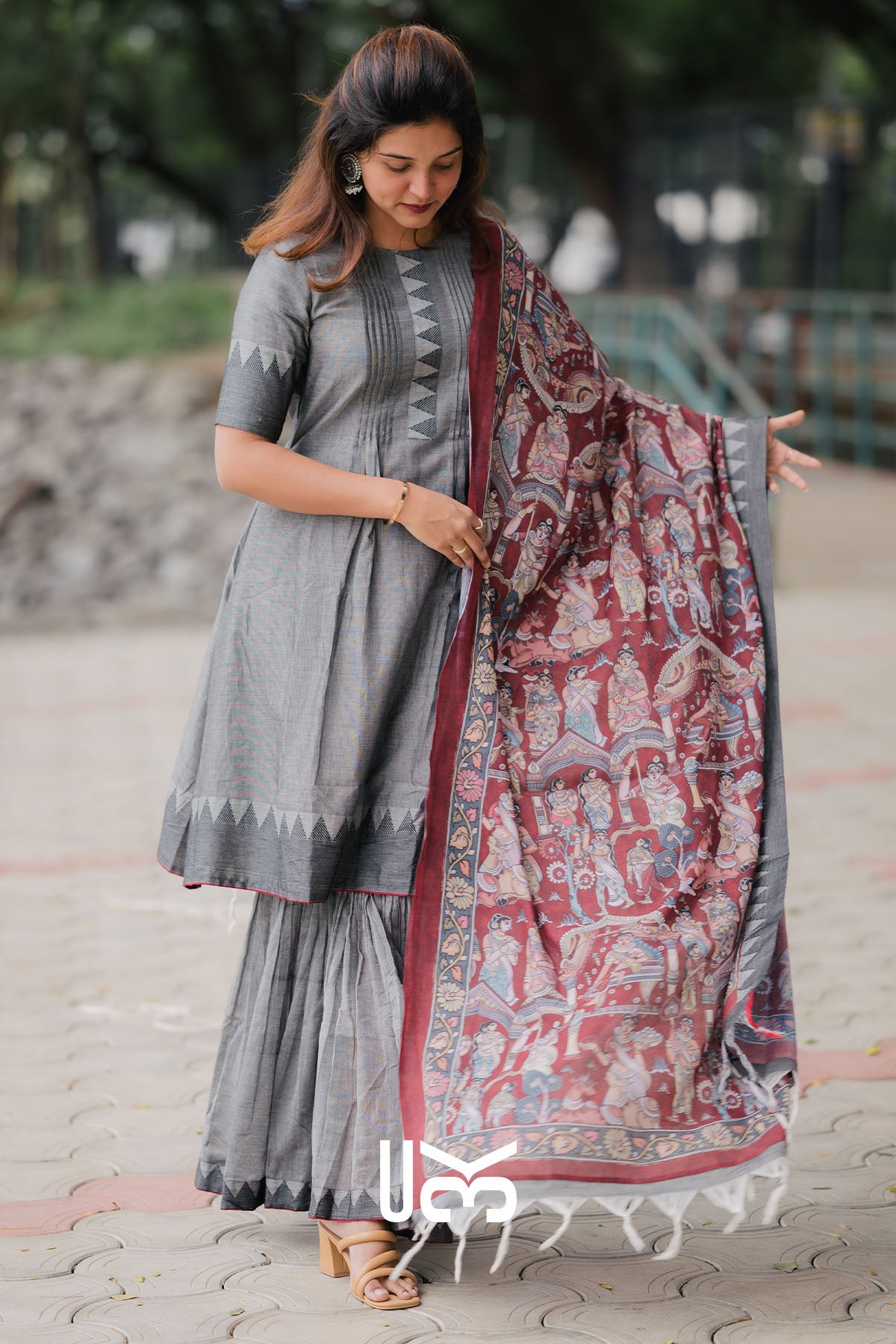 Raagvi Handloom Grey Sharara Set