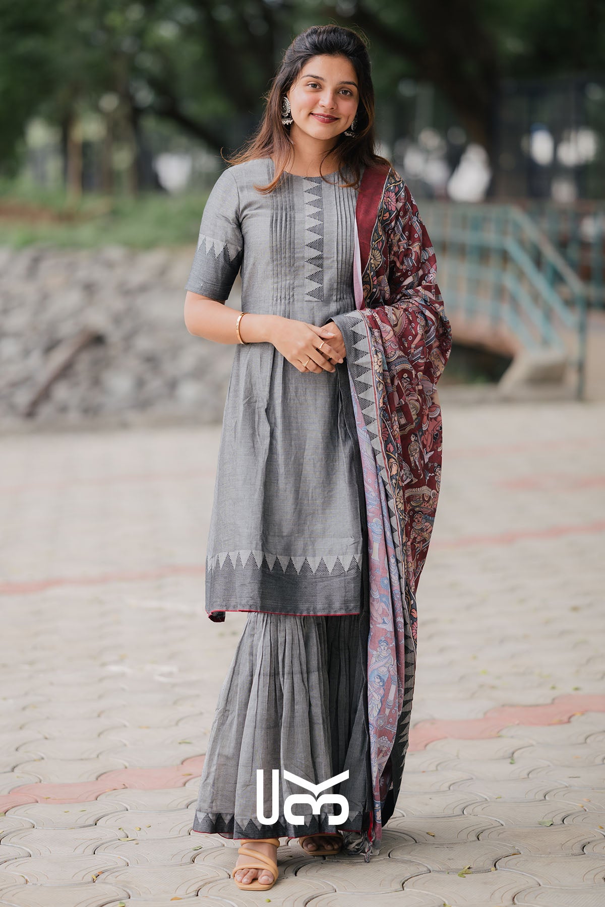 Raagvi Handloom Grey Sharara Set
