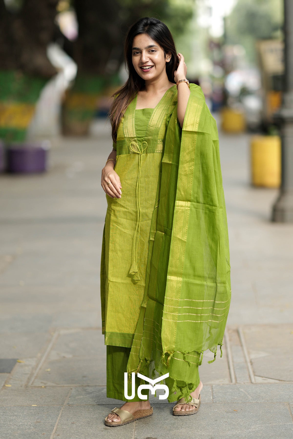 Vidhira Handloom kurta Set In Parrot Green