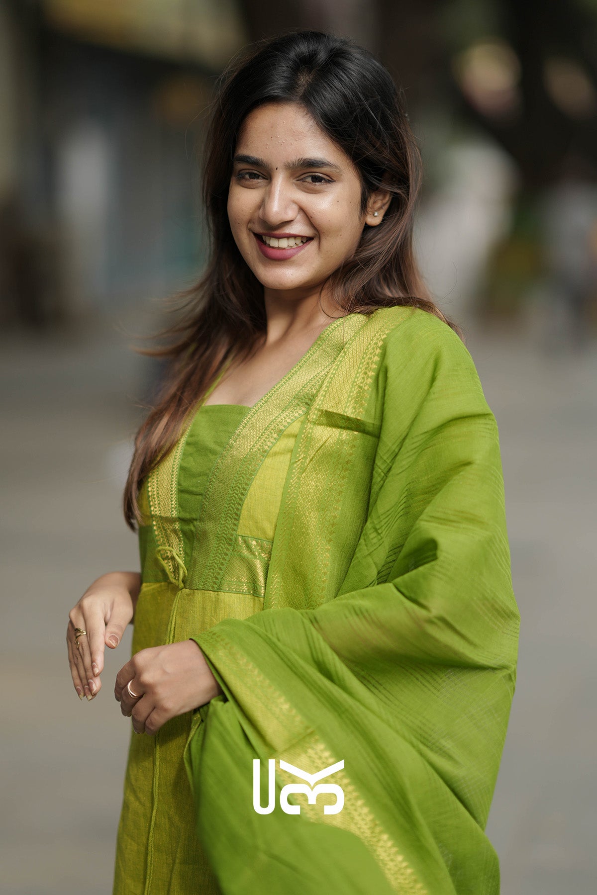 Vidhira Handloom kurta Set In Parrot Green