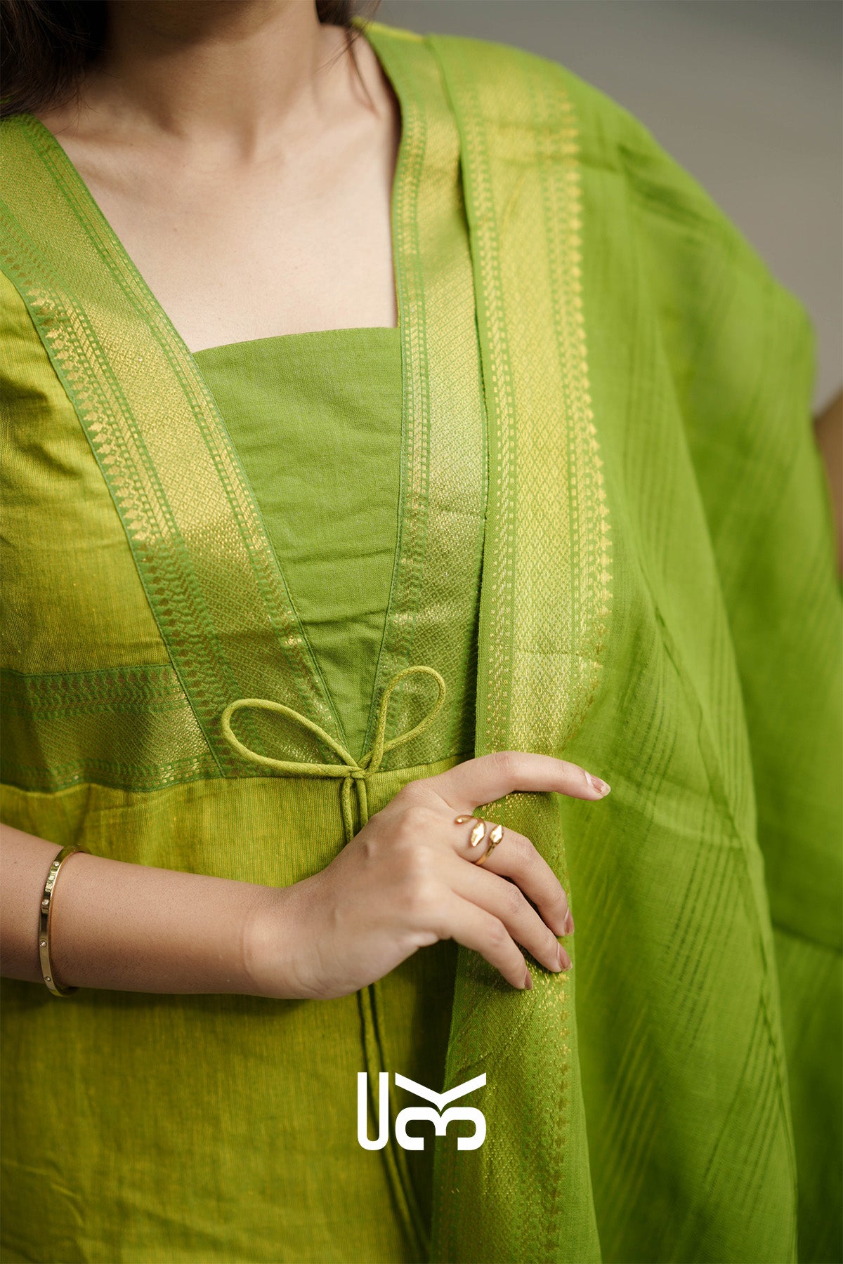 Vidhira Handloom kurta Set In Parrot Green