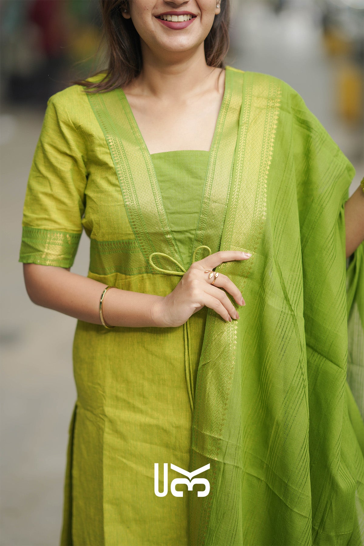 Vidhira Handloom kurta Set In Parrot Green