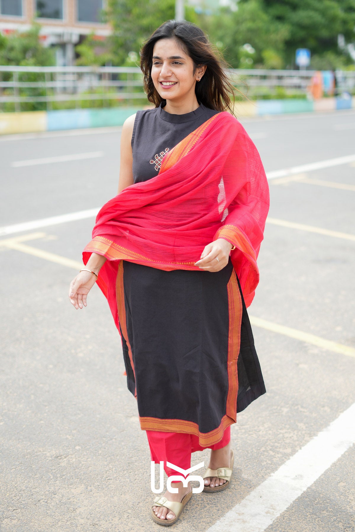 Kolam Handloom Kurta set (Dress) In Black