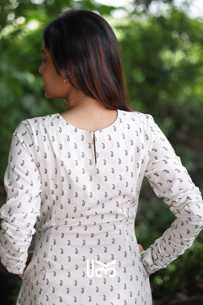 Casual Charm Kurta Set in Off White