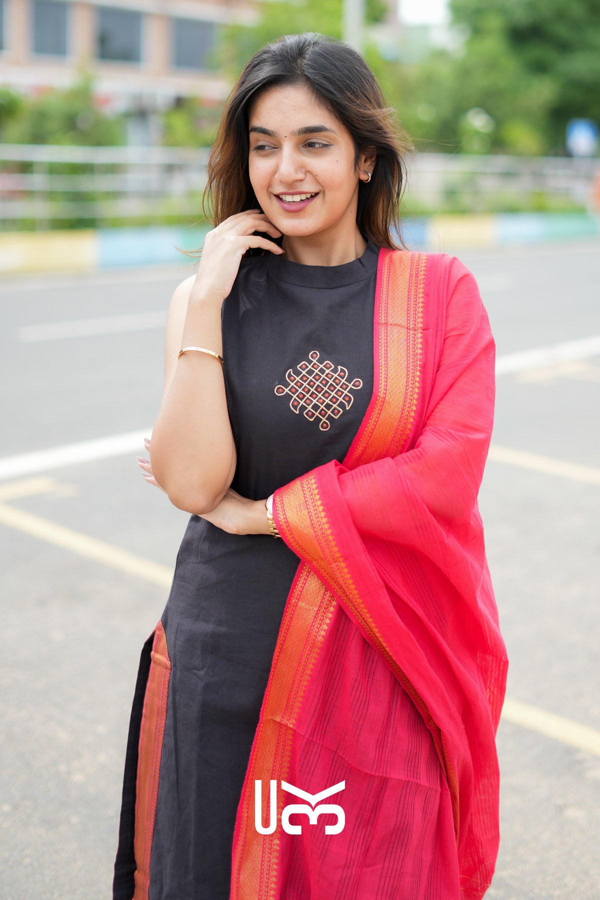 Kolam Handloom Kurta set (Dress) In Black