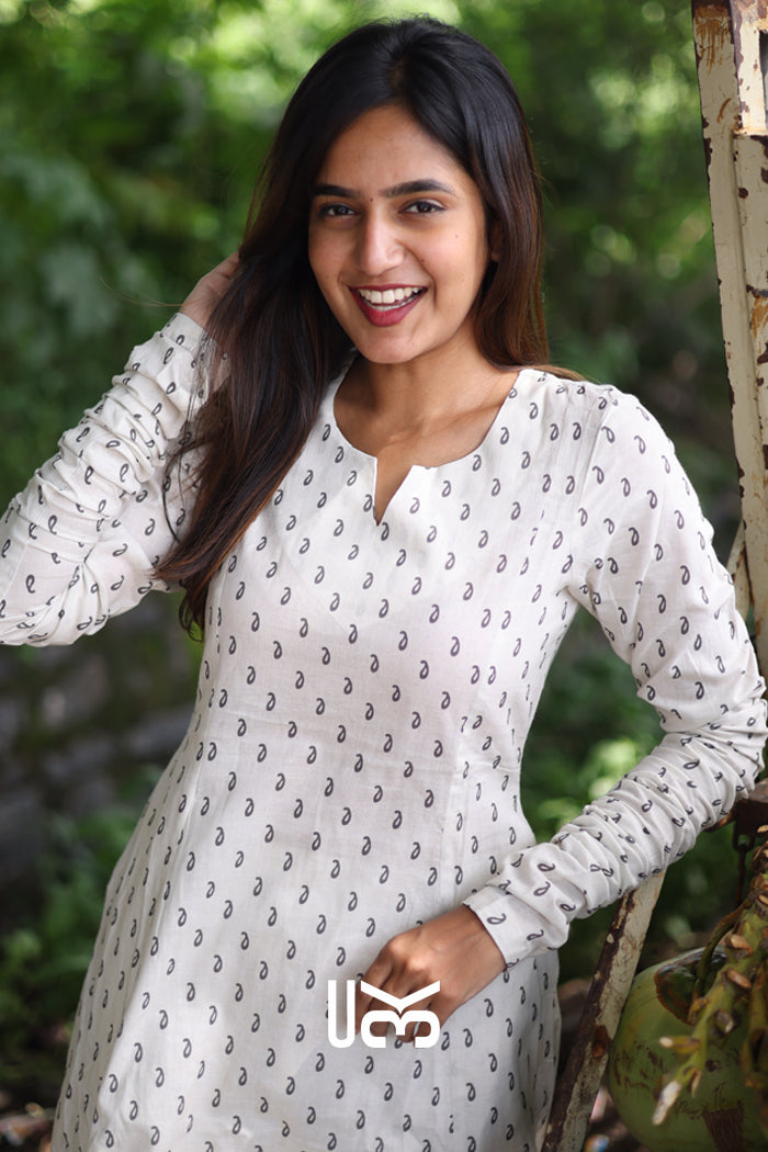 Casual Charm Kurta Set in Off White