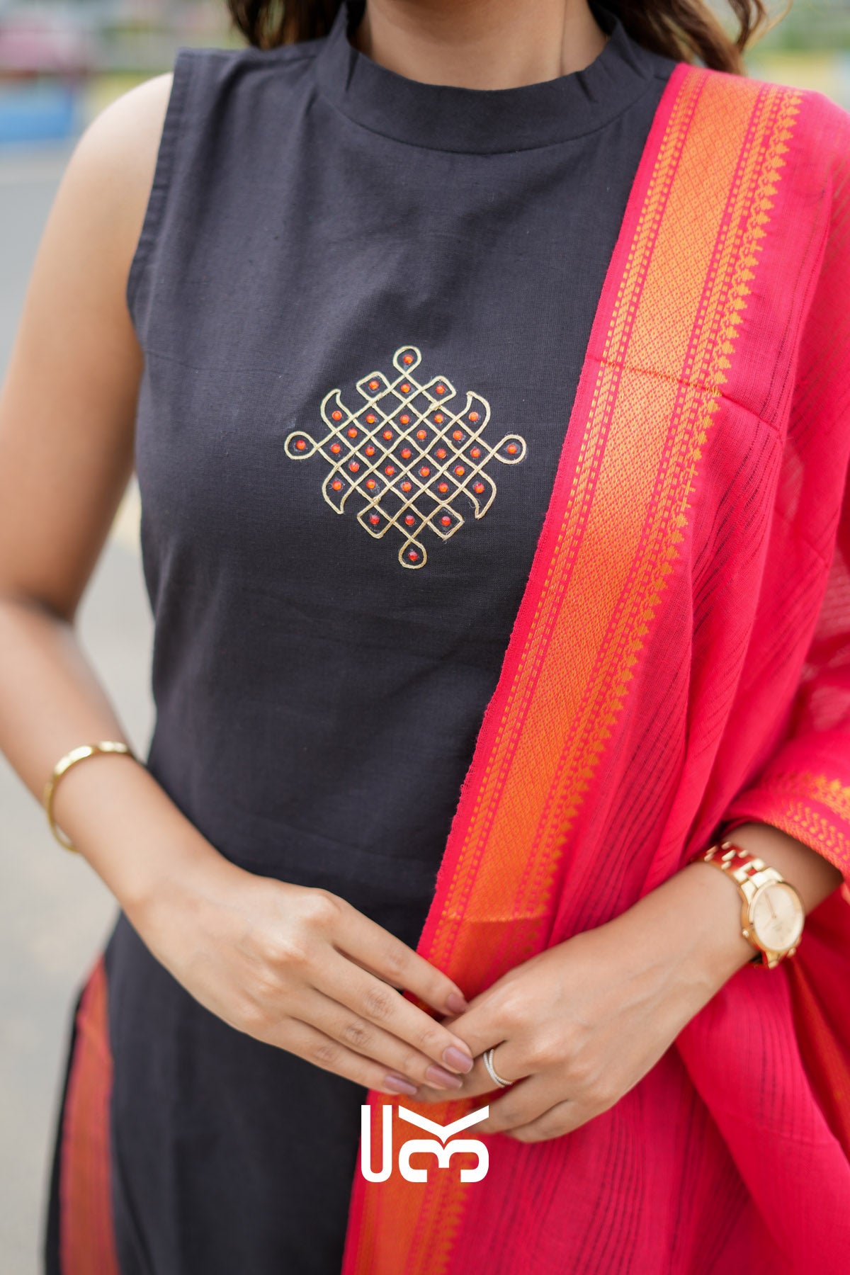 Kolam Handloom Kurta set (Dress) In Black