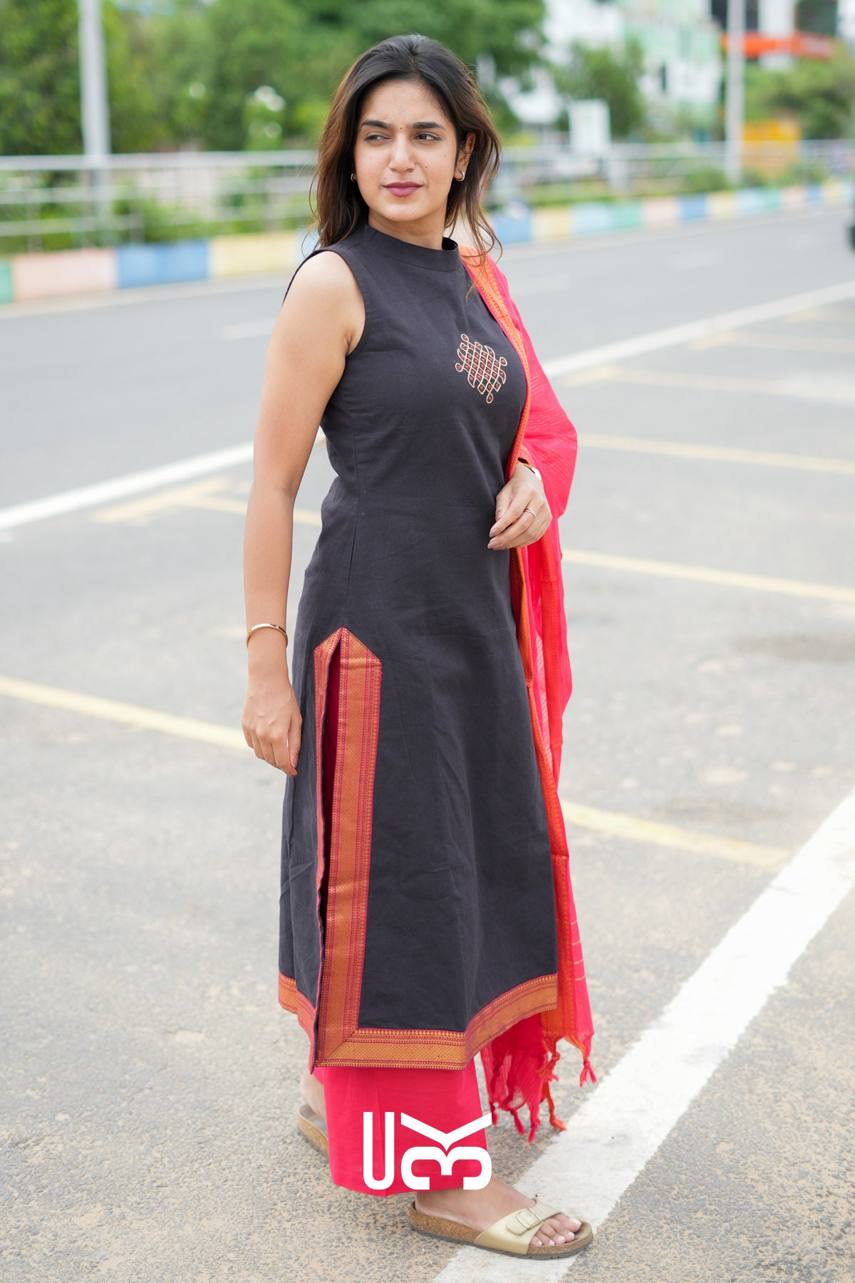 Kolam Handloom Kurta set (Dress) In Black