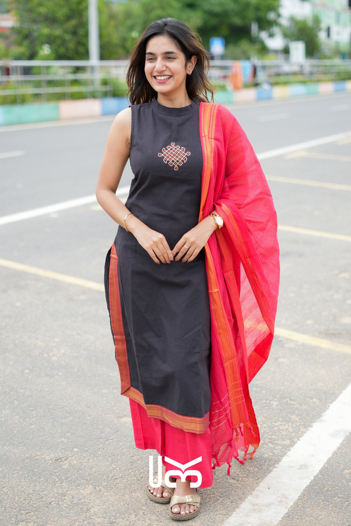 Kolam Handloom Kurta set (Dress) In Black