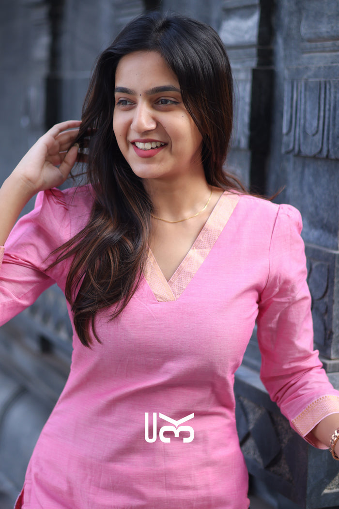 Chhaavi Handloom Kurta Set in Pink