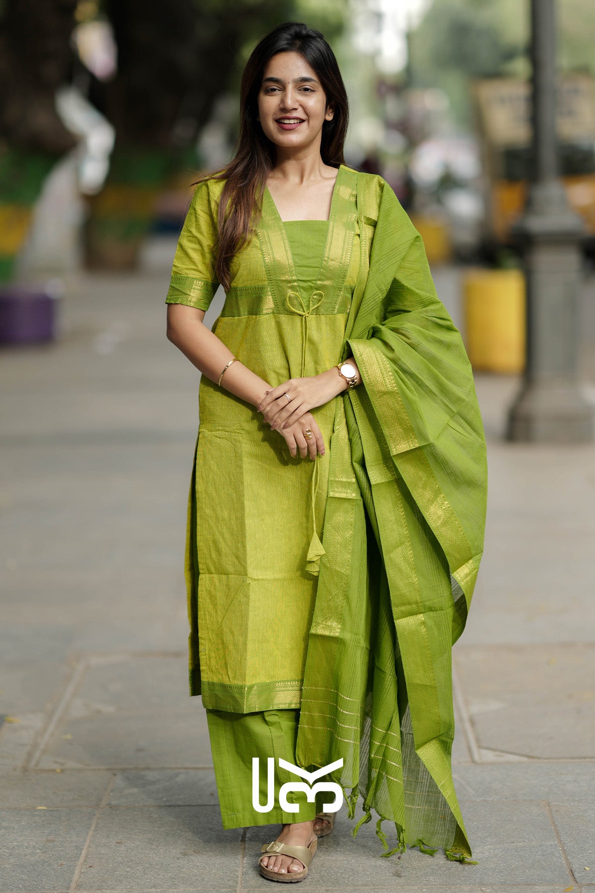 Vidhira Handloom kurta Set In Parrot Green